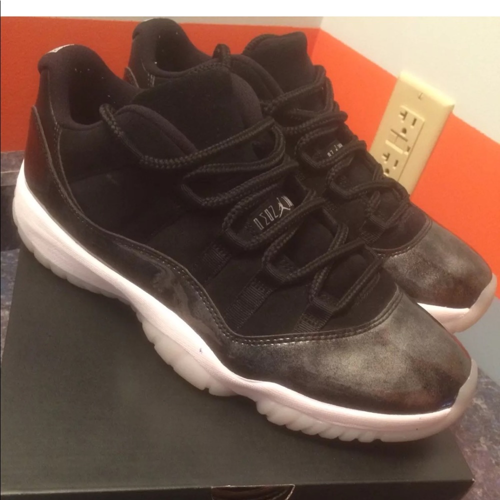 Jordan 11 low top
